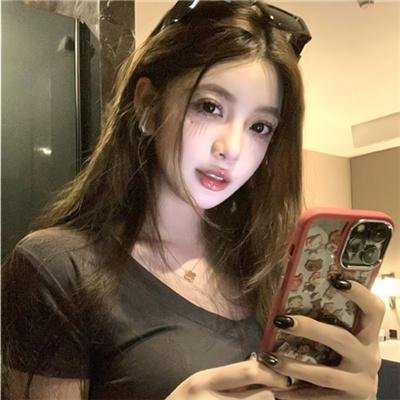 盛开的樱花林下